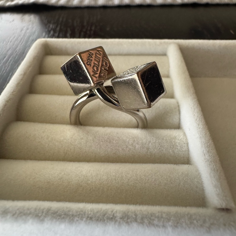 Louis Vuitton
Double Cube Cocktail Ring-silver - Picture 3 of 5